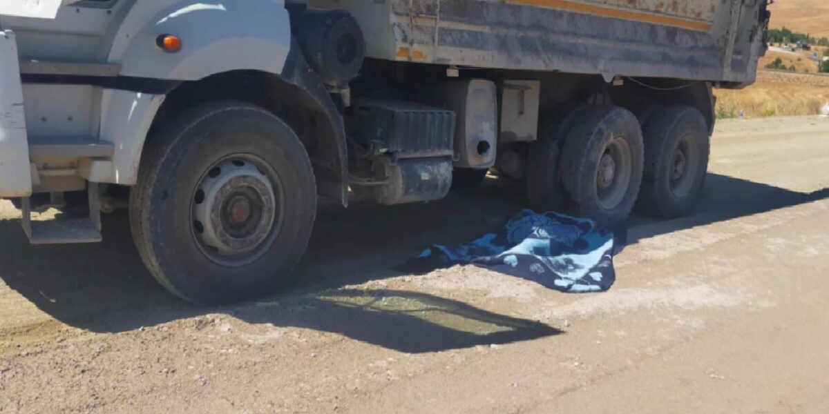 Sivas'ta şantiyede kamyonun altında kalan 38 yaşındaki işçi yaşamını kaybetti