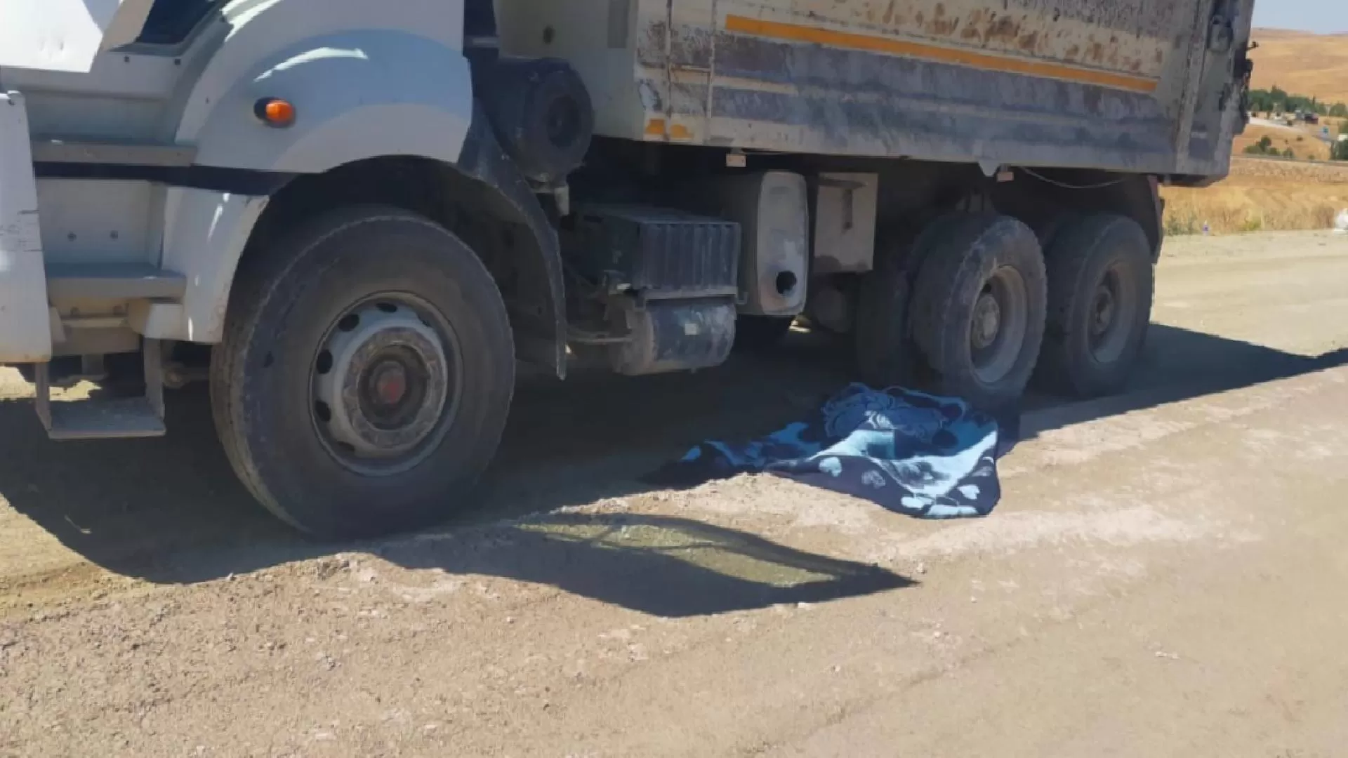 Sivas'ta şantiyede kamyonun altında kalan 38 yaşındaki işçi yaşamını kaybetti
