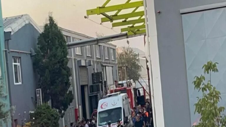 Tekirdağ'da boya fabrikasında kimyasal zehirlenme: Bir İşçi Hayatını Kaybetti 13 Tekirdağ'da boya fabrikasında kimyasal zehirlenme: Bir İşçi Hayatını Kaybetti