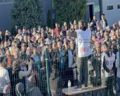 CRS Kot Fabrikası’nda sendika değiştiren işçiler kapı önünde!