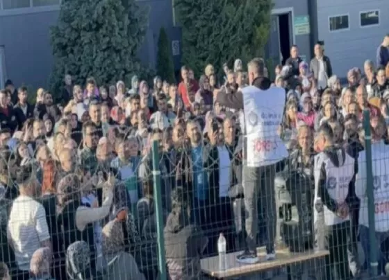 CRS Kot Fabrikası’nda sendika değiştiren işçiler kapı önünde!