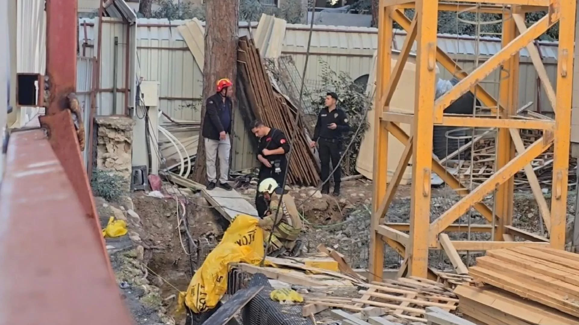 Kadıköy'de 60 yaşındaki işçi inşaatta yüksekten düşerek can verdi