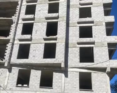 Ağrı'da inşaattan düşen betonun çarpması sonucu 48 yaşındaki işçi yaşamını kaybetti