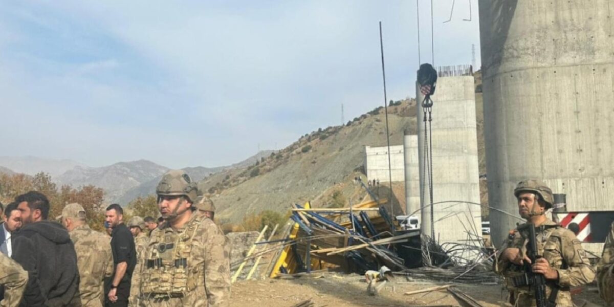 Diyarbakır'da viyadük inşaatında iskele çöktü: 3 işçi hayatını kaybetti