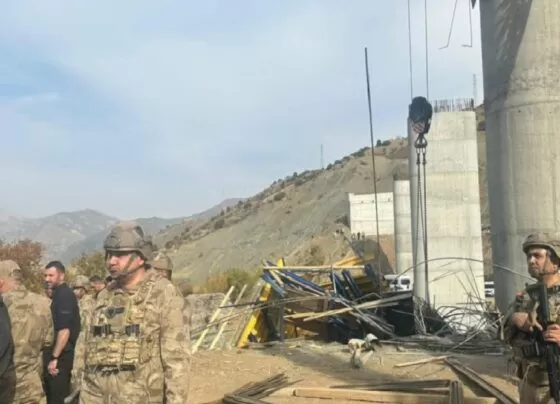 Diyarbakır'da viyadük inşaatında iskele çöktü: 3 işçi hayatını kaybetti