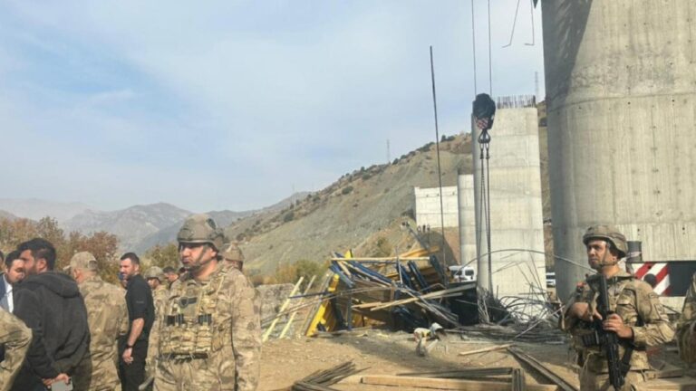 Diyarbakır'da viyadük inşaatında iskele çöktü: 3 işçi hayatını kaybetti