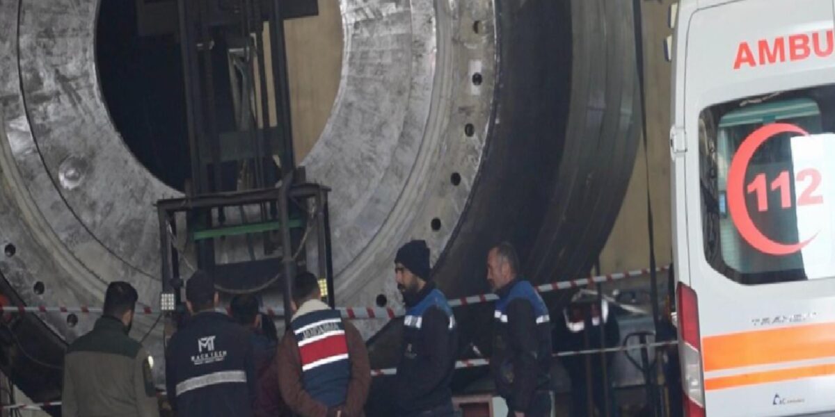 Kırıkkale'de 3 tonluk sacın altında kalan 2 işçi hayatını kaybetti