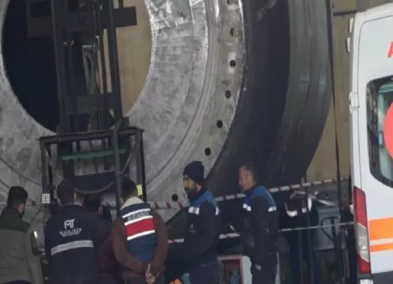 Kırıkkale'de 3 tonluk sacın altında kalan 2 işçi hayatını kaybetti