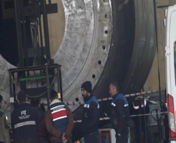 Kırıkkale'de 3 tonluk sacın altında kalan 2 işçi hayatını kaybetti