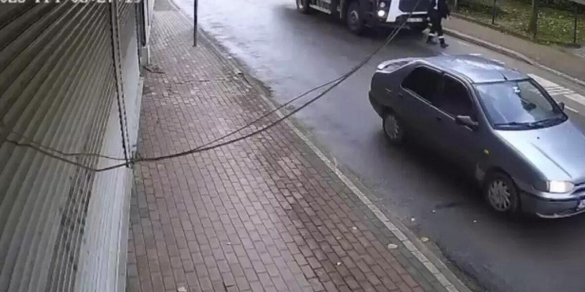 Kocaeli'nde çöp kamyonunun altında kalan 45 yaşındaki işçi hayatını kaybetti