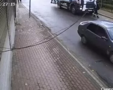 Kocaeli'nde çöp kamyonunun altında kalan 45 yaşındaki işçi hayatını kaybetti