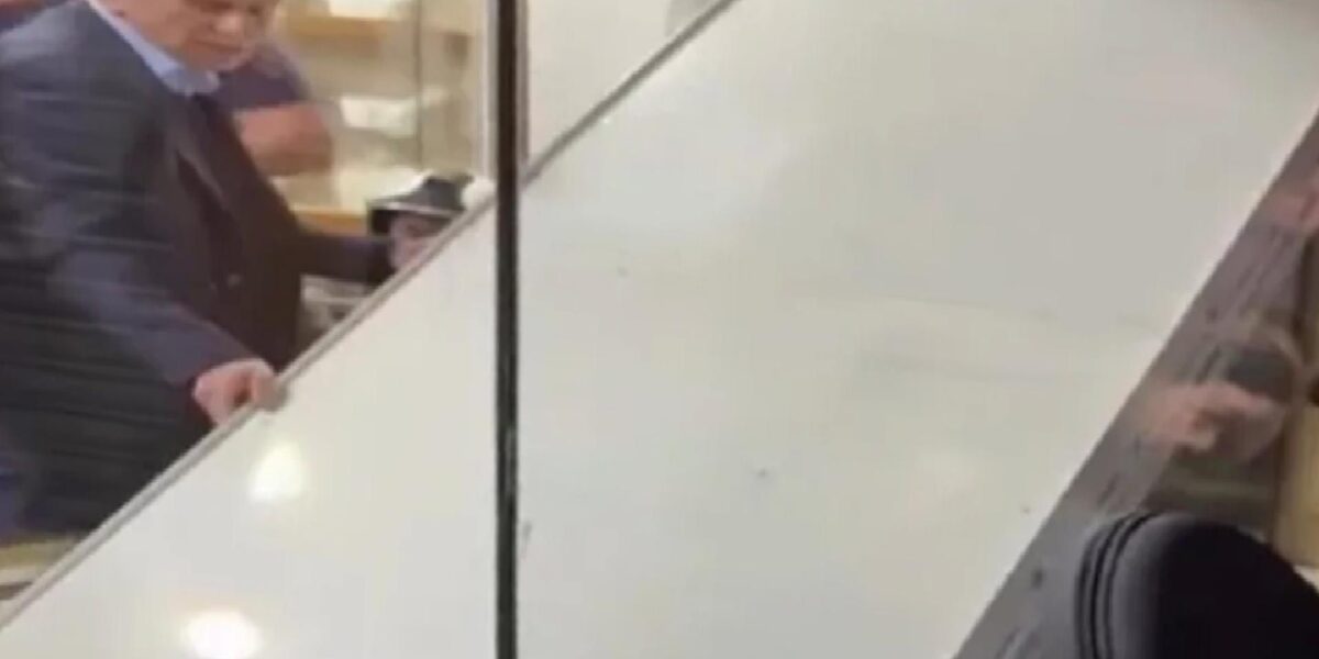 Ankara'da kuyumcuda vitrin asansörünün altında kalan işçi hayatını kaybetti