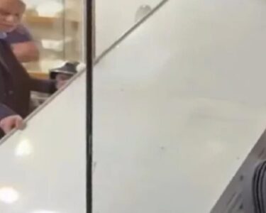 Ankara'da kuyumcuda vitrin asansörünün altında kalan işçi hayatını kaybetti