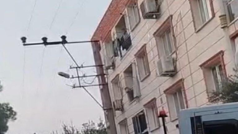 Manisa'da vinçte elektrik kablosuna temas eden işçi hayatını kaybetti 8 Manisa'da vinçte elektrik kablosuna temas eden işçi hayatını kaybetti