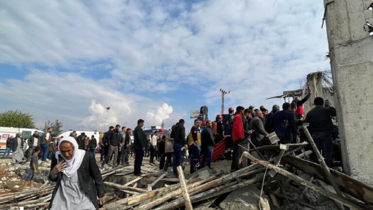 Şanlıurfa'da inşaat çöktü: İki işçi hayatını kaybetti