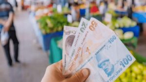 Açlık ve yoksulluk "sınır" tanımıyor: Asgari ücret cebe girmeden makas açıldı