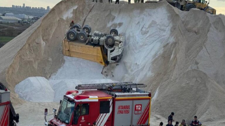Çatalca'da kamyonun kasası ile şasisi arasında kalan 64 yaşındaki emekli işçi yaşamını yitirdi