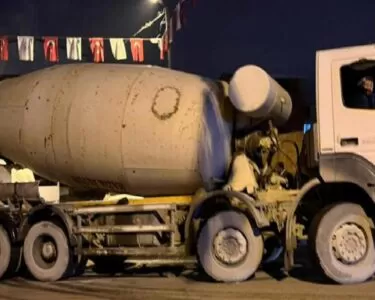 İstanbul'da beton mikserinin içine düşen işçi hayatını kaybetti 2