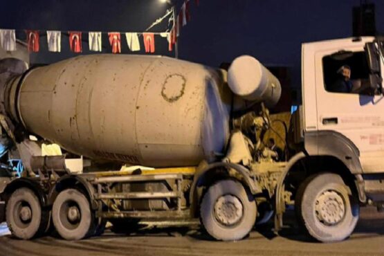 İstanbul'da beton mikserinin içine düşen işçi hayatını kaybetti 3