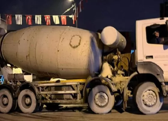 İstanbul'da beton mikserinin içine düşen işçi hayatını kaybetti 4