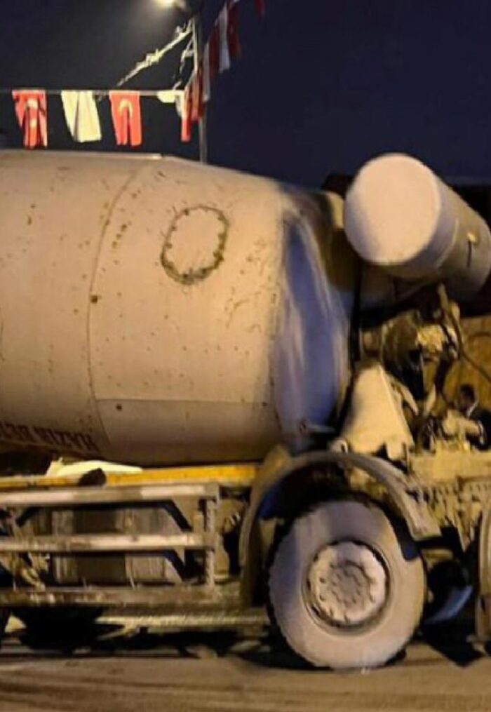 İstanbul'da beton mikserinin içine düşen işçi hayatını kaybetti 2