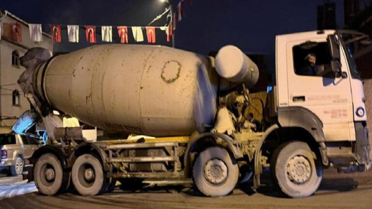 İstanbul'da beton mikserinin içine düşen işçi hayatını kaybetti 3