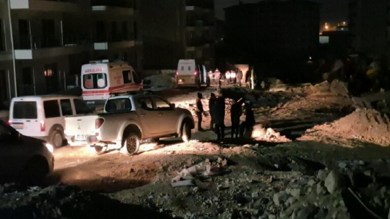 Malatya'da şantiyede kamyonun altında kalan işçi hayatını kaybetti