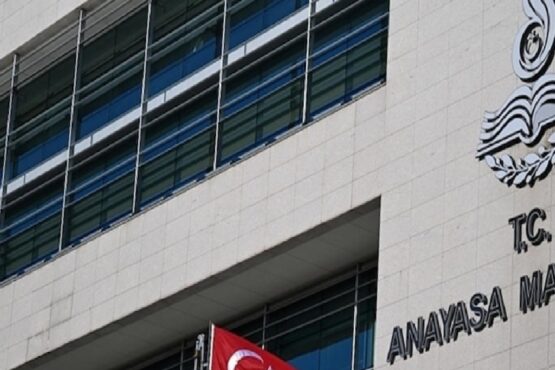 AYM’den emsal karar: İşten çıkarılan işçiye hem maaş farkı hem tazminat verilecek! 1