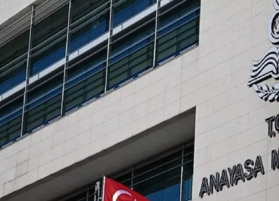 AYM’den emsal karar: İşten çıkarılan işçiye hem maaş farkı hem tazminat verilecek! 2