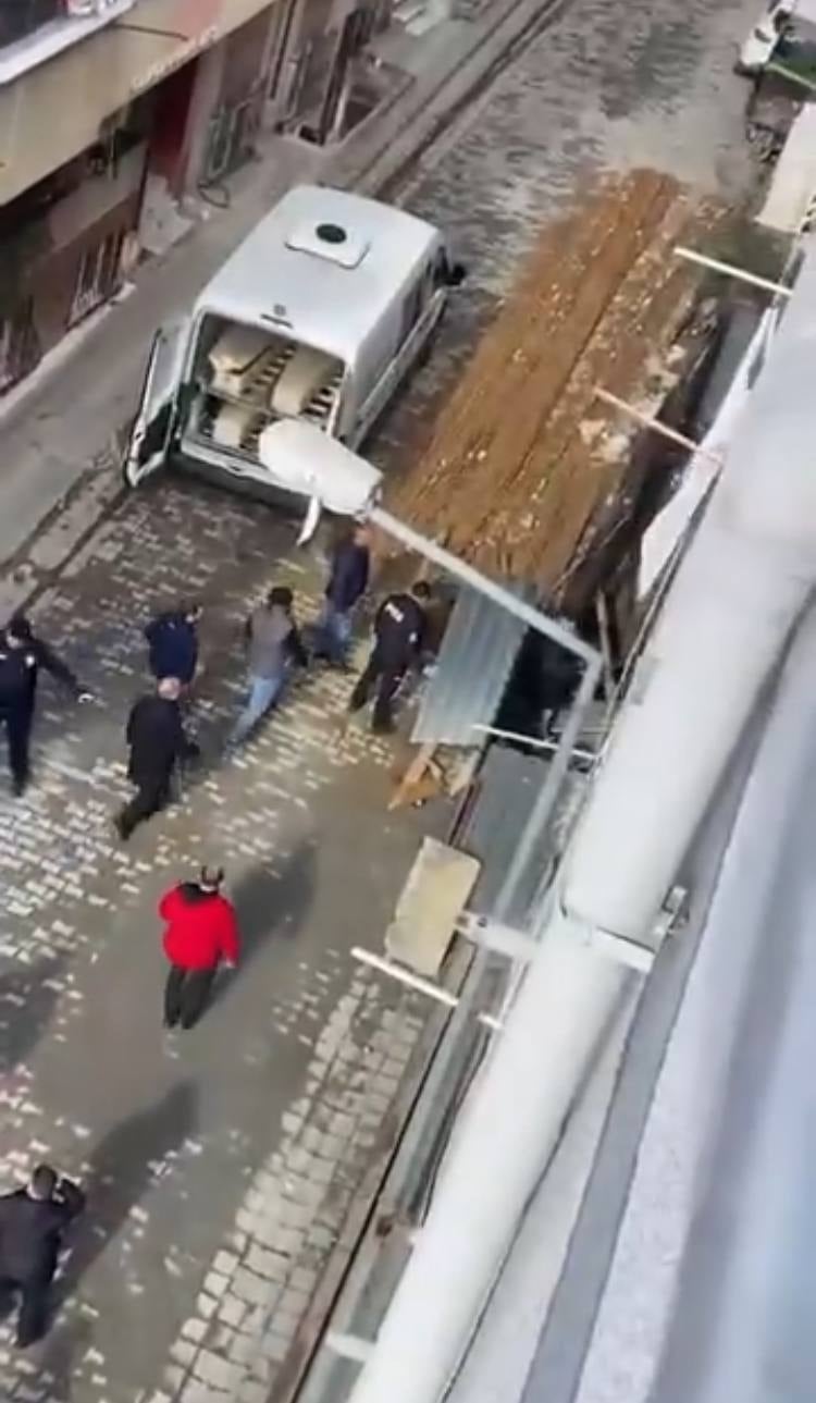 İstanbul Sultangazi'de inşaattan düşen 53 yaşındaki işçi yaşamını kaybetti 1 İstanbul Sultangazi'de inşaattan düşen 53 yaşındaki işçi yaşamını kaybetti