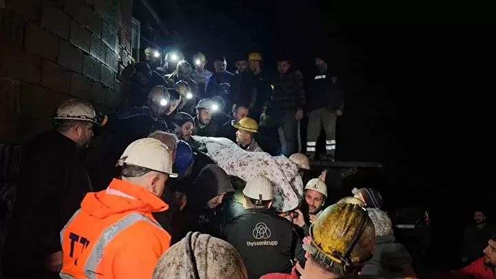 Zonguldak'taki göçükte hayatını kaybeden madencinin cenazesi yürek burktu