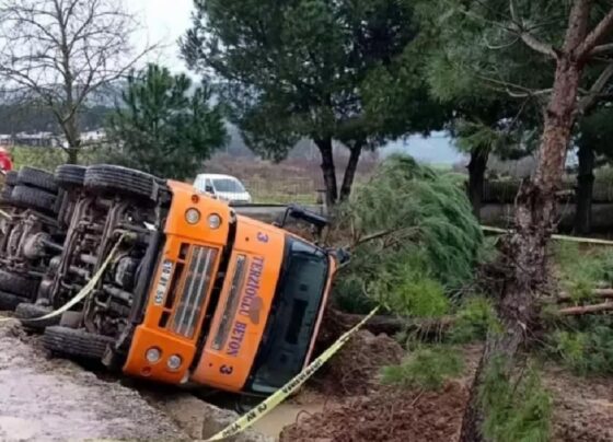 Balıkesir'de zemin çökünce beton mikseri devrildi: 1 işçi hayatını kaybetti