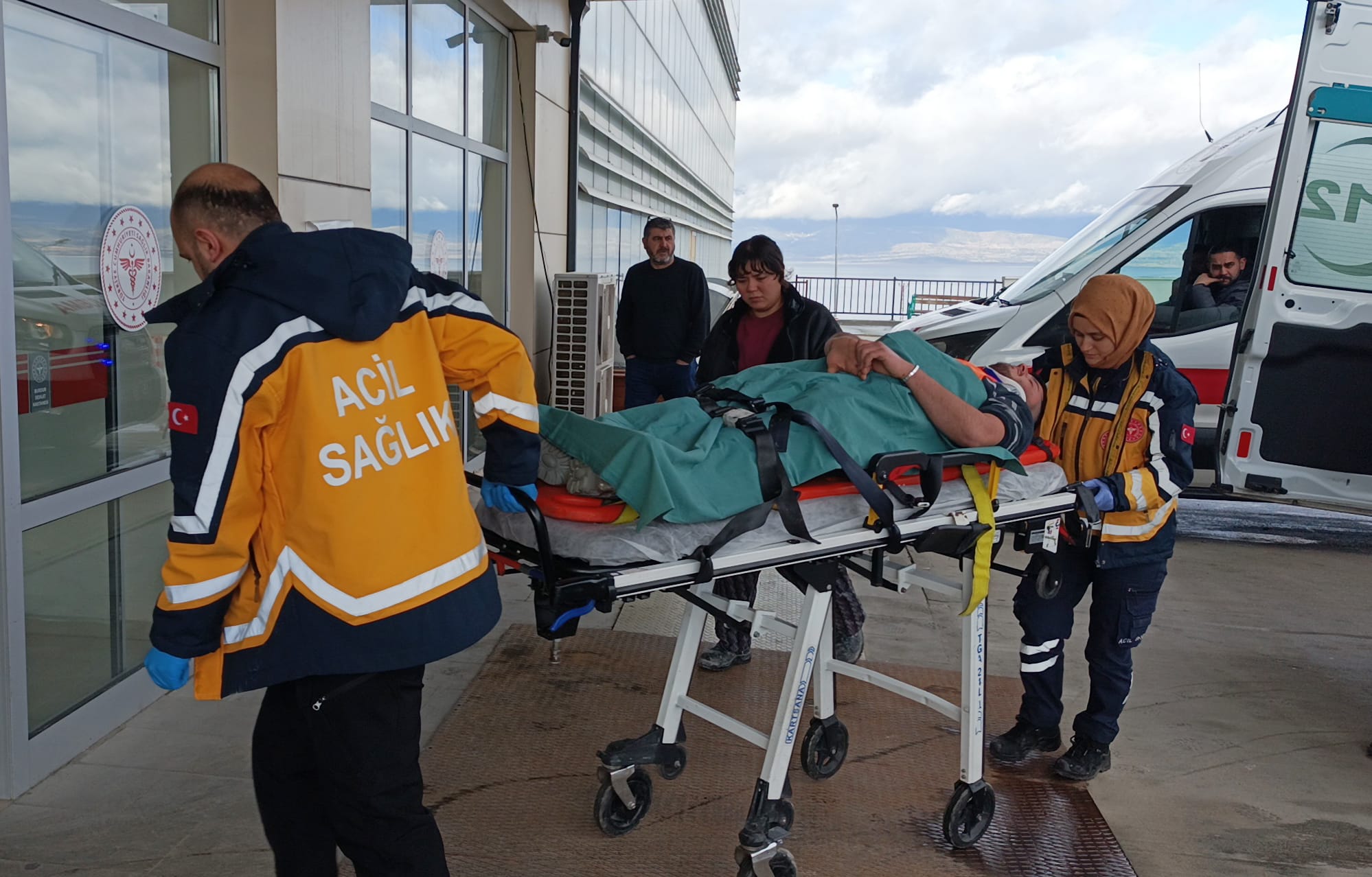 Burdur’da işçilerin üzerine mermer blok düştü