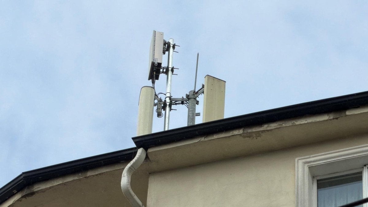 Eskişehir'de baz istasyonunu tamir eden işçi 7'nci kattan düşerek can verdi