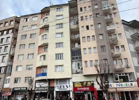 Eskişehir'de baz istasyonunu tamir eden işçi 7'nci kattan düşerek can verdi
