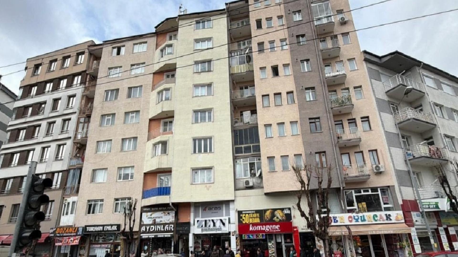 Eskişehir’de baz istasyonunu tamir eden işçi 7’nci kattan düşerek can verdi