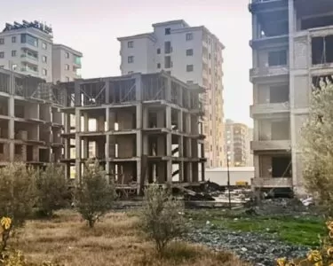 Hatay'da inşaattan düşen 35 yaşındaki işçi hayatını kaybetti