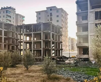 Hatay'da inşaattan düşen 35 yaşındaki işçi hayatını kaybetti