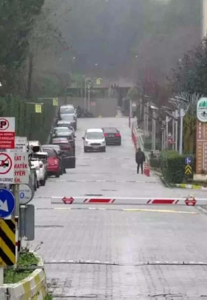 İstanbul Çekmeköy'de asansör bakımında kabin boşluğuna sıkışan 35 yaşındaki işçi yaşamını kaybetti