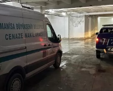 Manisa'da yüksek gerilim hattına kapılan 20 yaşındaki işçi hayatını kaybetti