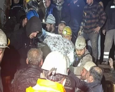 Zonguldak'taki göçükte hayatını kaybeden madencinin cenazesi yürek burktu