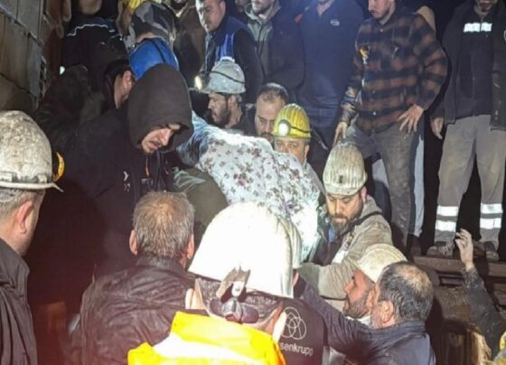 Zonguldak'taki göçükte hayatını kaybeden madencinin cenazesi yürek burktu