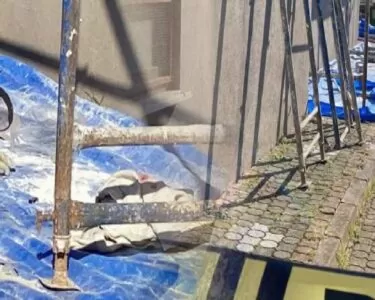 Samsun'da boya yaparken 3. kattan düşen işçi yaşam savaşı veriyor! 2