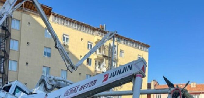 Uşak'ta beton pompasının altında kalan 29 yaşındaki işçi hayatını kaybetti 1