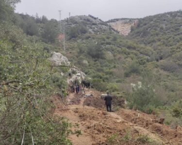 Akhisar'da elektrik direği altında kalan işçi hayatını kaybetti