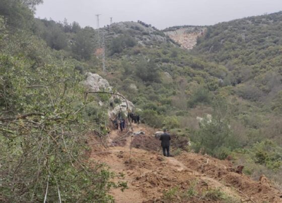 Akhisar'da elektrik direği altında kalan işçi hayatını kaybetti