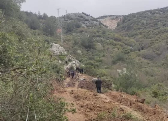 Akhisar'da elektrik direği altında kalan işçi hayatını kaybetti