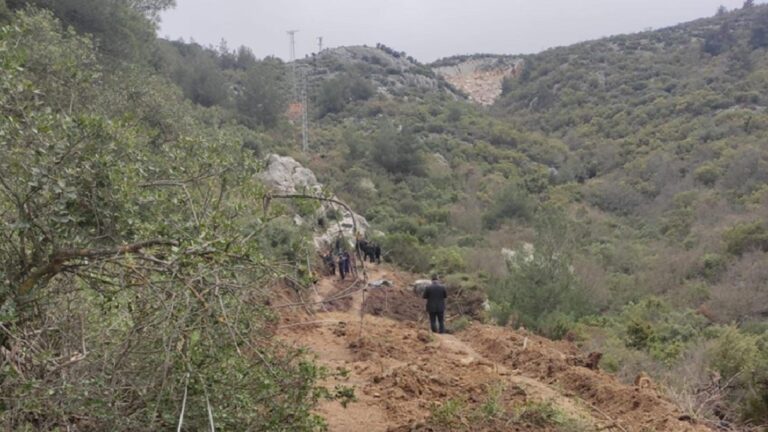 Akhisar'da elektrik direği altında kalan işçi hayatını kaybetti