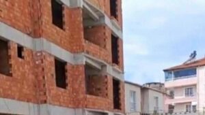 Amasya'da inşaat çatısından düşen 65 yaşındaki emekli işçi hayatını kaybetti