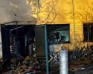 Arnavutköy'de metal fabrikasında sanayi tipi tüp patladı: 1'i ağır 3 işçi yaralandı 2